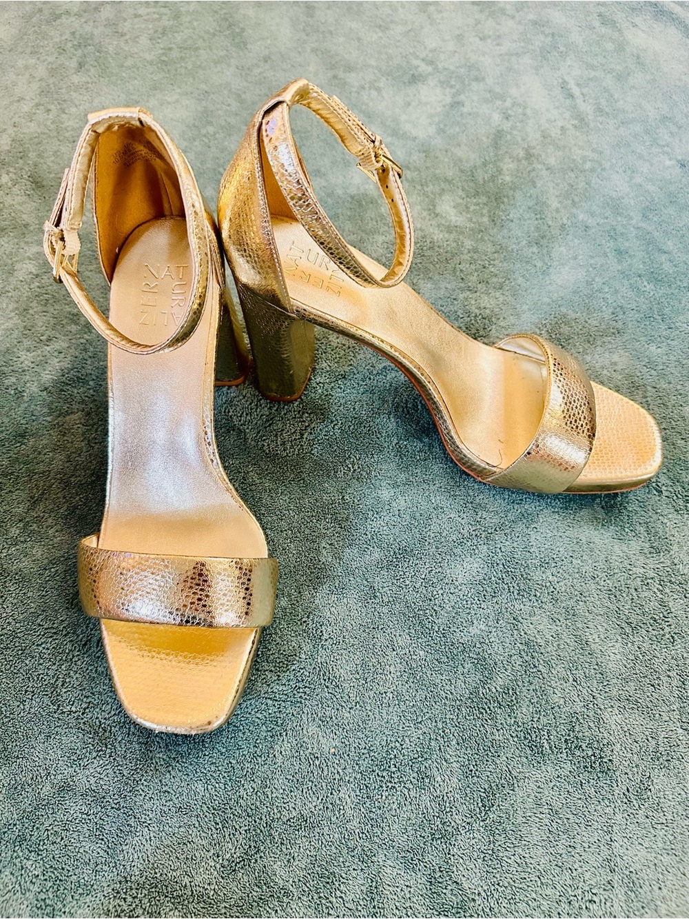 Naturalizer Joy Gold Metallic Leather Block Heel Sandals Size 10.5